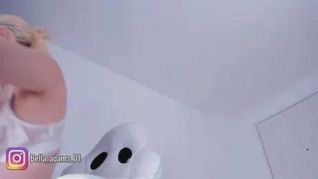 bella_adams_ stripchat stream image