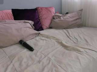 mollyybloom camsoda stream image