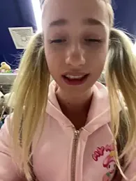 Lia__Love stripchat stream image