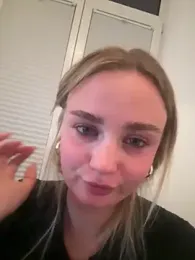 CherryEmmy stripchat stream image