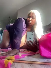 BigFineSelena stripchat stream image