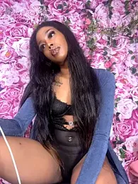 mismialove stripchat stream image