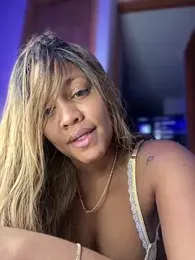 riri_brunnete stripchat stream image