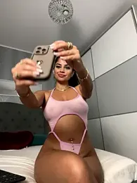 _adelle stripchat stream image