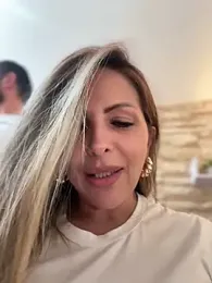 _Abril-Office1 stripchat stream image