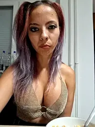 allinqueen stripchat stream image