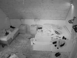 voyeurcam-julmodels-whitebed-2 camsoda stream image