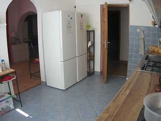 voyeurcam-julmodels-kitchen camsoda stream image