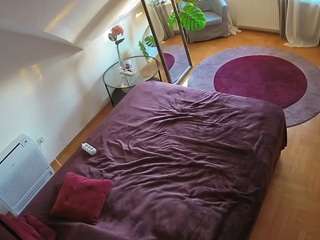 voyeurcam-julmodels-whitebed-4 camsoda stream image