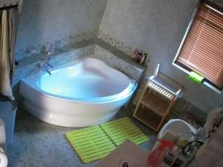 voyeurcam-julmodels-bath-1st-2 camsoda stream image