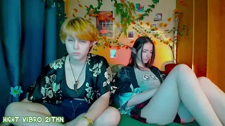 TrickyKitsune stripchat stream image