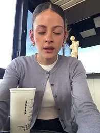 alana15 stripchat stream image