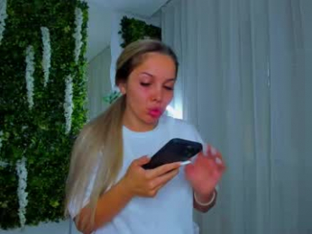 zinasquirts chaturbate stream image