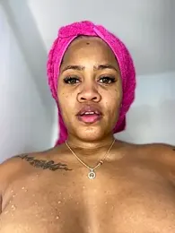 riri_brunnete stripchat stream image