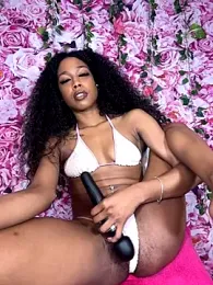 mismialove stripchat stream image