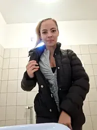 allinqueen stripchat stream image