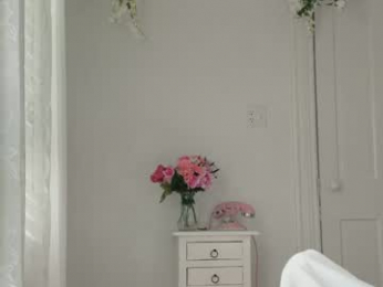 littlegreekflower chaturbate stream image