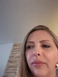 _Abril-Office1 stripchat stream image