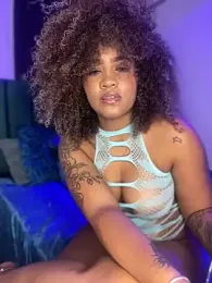 riri_brunnete stripchat stream image