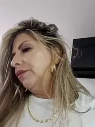 _Abril-Office1 stripchat stream image