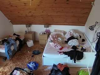 voyeurcam-julmodels-whitebed-2 camsoda stream image