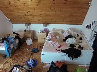 voyeurcam-julmodels-whitebed-2 camsoda stream image