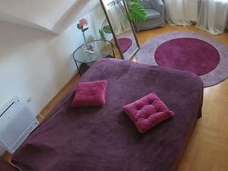 voyeurcam-julmodels-whitebed-4 camsoda stream image