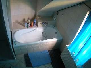 voyeurcam-julmodels-bath-2nd-1 camsoda stream image