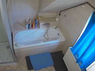 voyeurcam-julmodels-bath-2nd-1 camsoda stream image