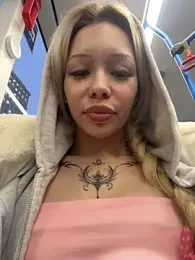 babydolll stripchat stream image