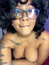 riri_brunnete stripchat stream image