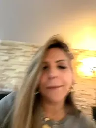 _Abril-Office1 stripchat stream image