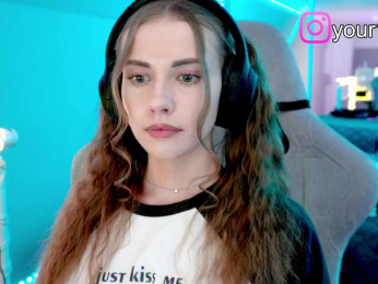 VikkiExtraCheese bongacams stream image
