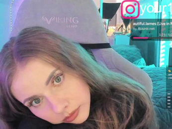VikkiExtraCheese bongacams stream image