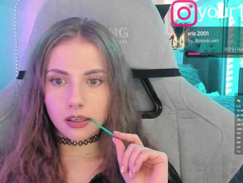 VikkiExtraCheese bongacams stream image