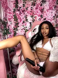 mismialove stripchat stream image
