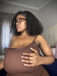 Bustygoddess32 stripchat stream image