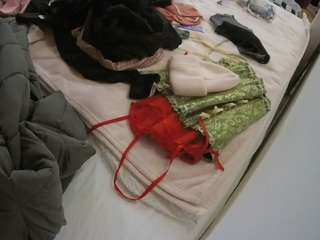 voyeurcam-julmodels-whitebed-1 camsoda stream image