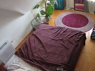 voyeurcam-julmodels-whitebed-4 camsoda stream image