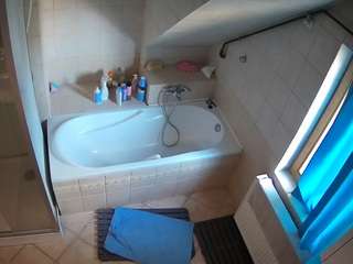 voyeurcam-julmodels-bath-2nd-1 camsoda stream image