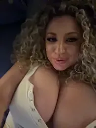 miamellycious stripchat stream image