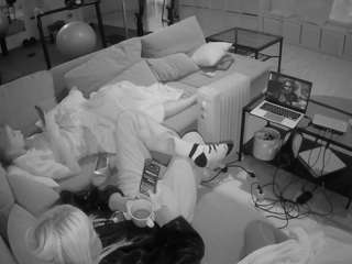 voyeurcam-julmodels-living-3 camsoda stream image