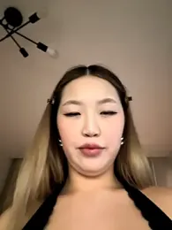 Aiko_Yumi stripchat stream image