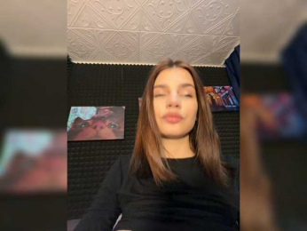 StrawberryGirl bongacams stream image