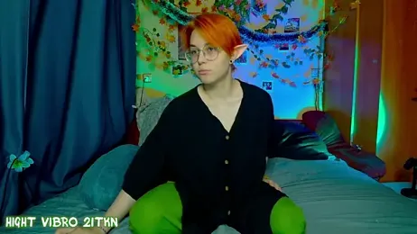 TrickyKitsune stripchat stream image