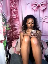 mismialove stripchat stream image