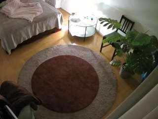 voyeurcam-julmodels-whitebed-5 camsoda stream image