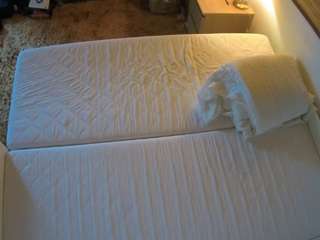 voyeurcam-julmodels-whitebed-3 camsoda stream image