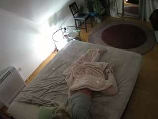 voyeurcam-julmodels-whitebed-4 camsoda stream image