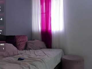 mollyybloom camsoda stream image